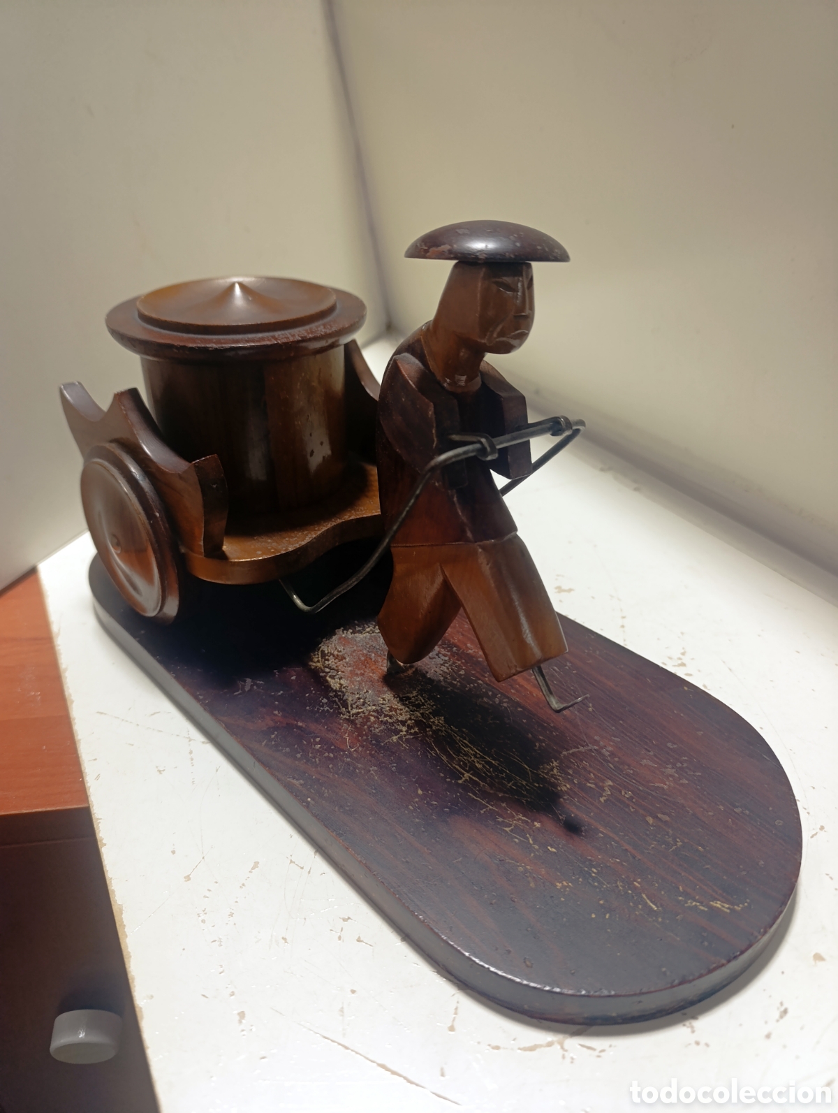 Antig&uuml;edades: Tabaquera de sobremesa en forma de rickshaw. - Foto 1