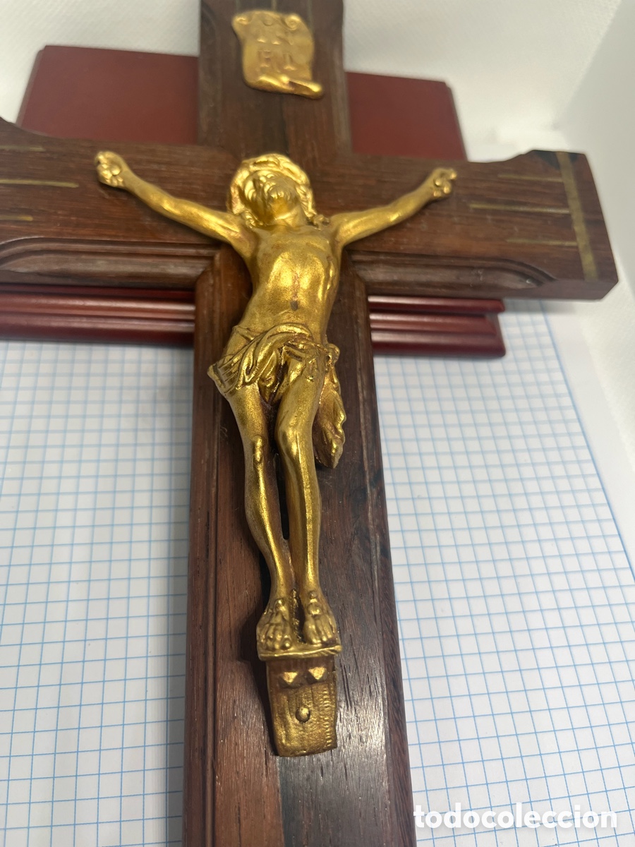Antig&uuml;edades: CRUCIFIJO DE BRONCE CON CRUZ MADERA NOBLE CON INCRUSTACIONES DE BRONCE ANTIGUO