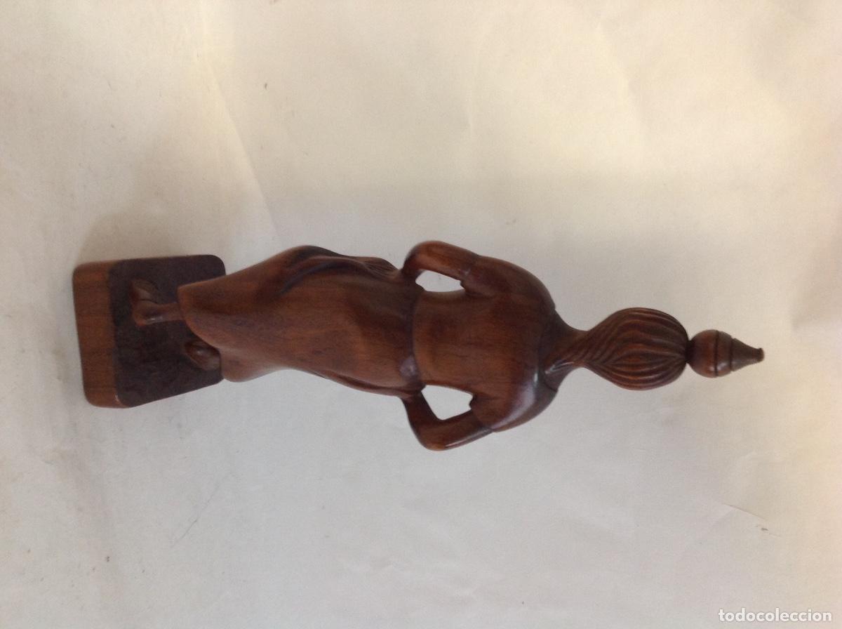 Antig&uuml;edades: Figura de mujer en madera tallada - Foto 2