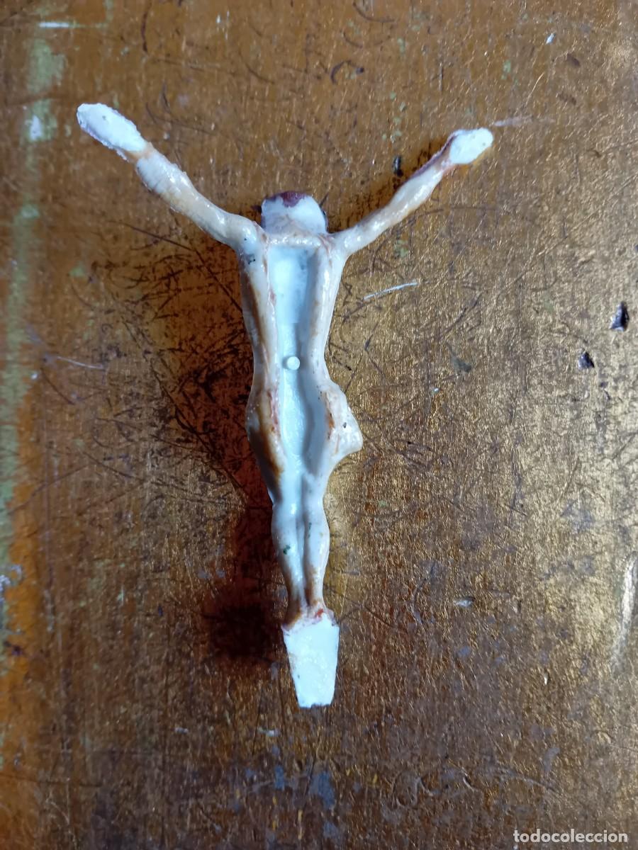 Antig&uuml;edades: Cristo de pl&aacute;stico duro d&eacute;cada de los 60. - Foto 2