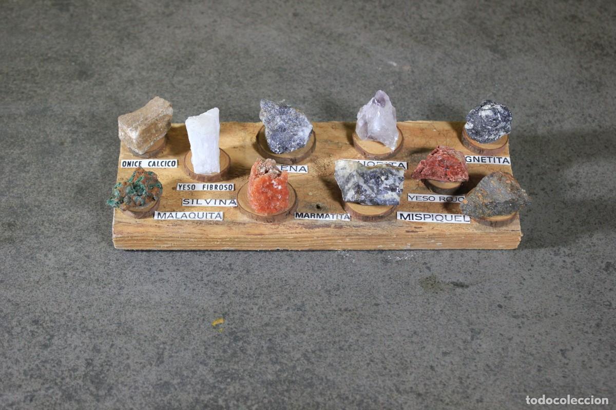 Antiques: Expositor de Minerales, Conjunto de Minerales