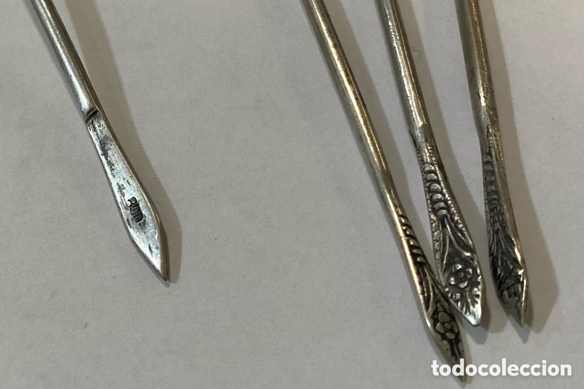 Antig&uuml;edades: Conjunto de cinco palillos en plata 800 contrastada - Foto 4