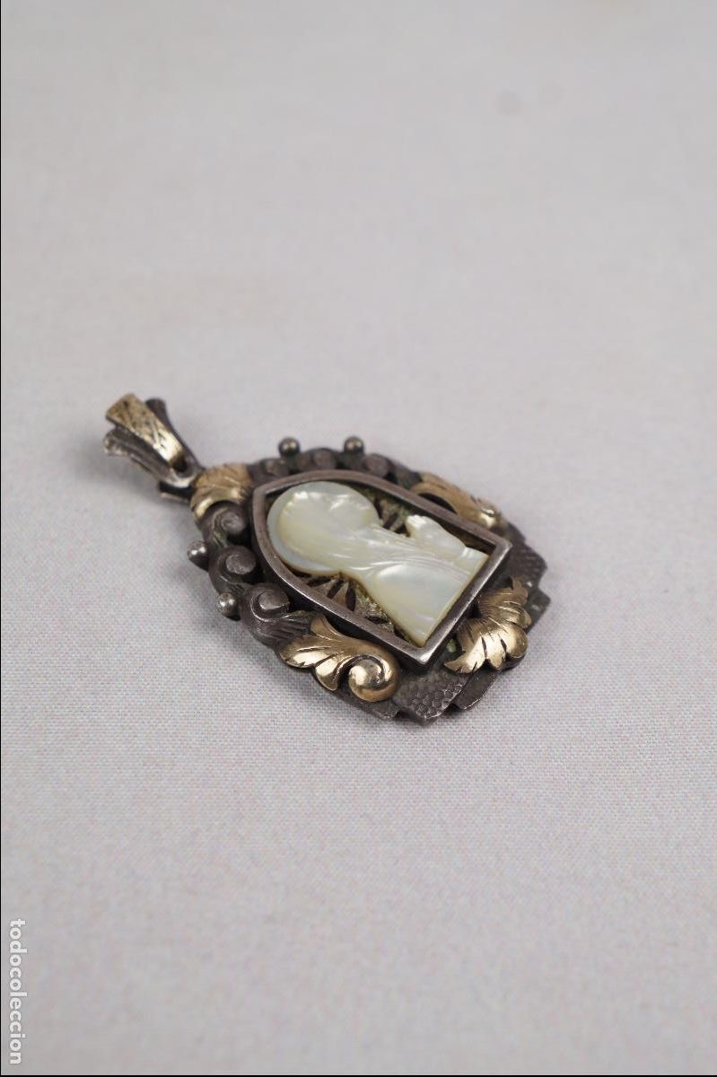 Antig&uuml;edades: Preciosa medalla devocional de plata - n&aacute;car - oro - Foto 2