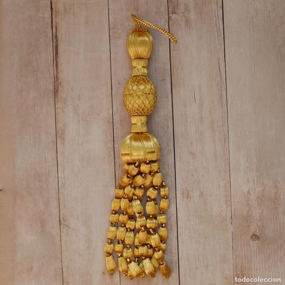 Antig&uuml;edades: Borla dorada con flecos de bellota de 30cm - Foto 1