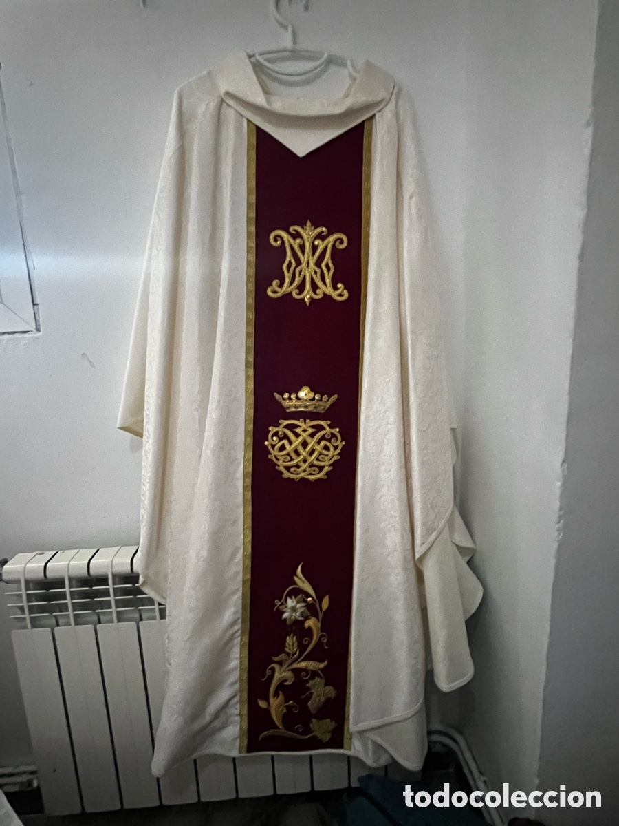 Antig&uuml;edades: Casulla blanca bordada en oro - Foto 2