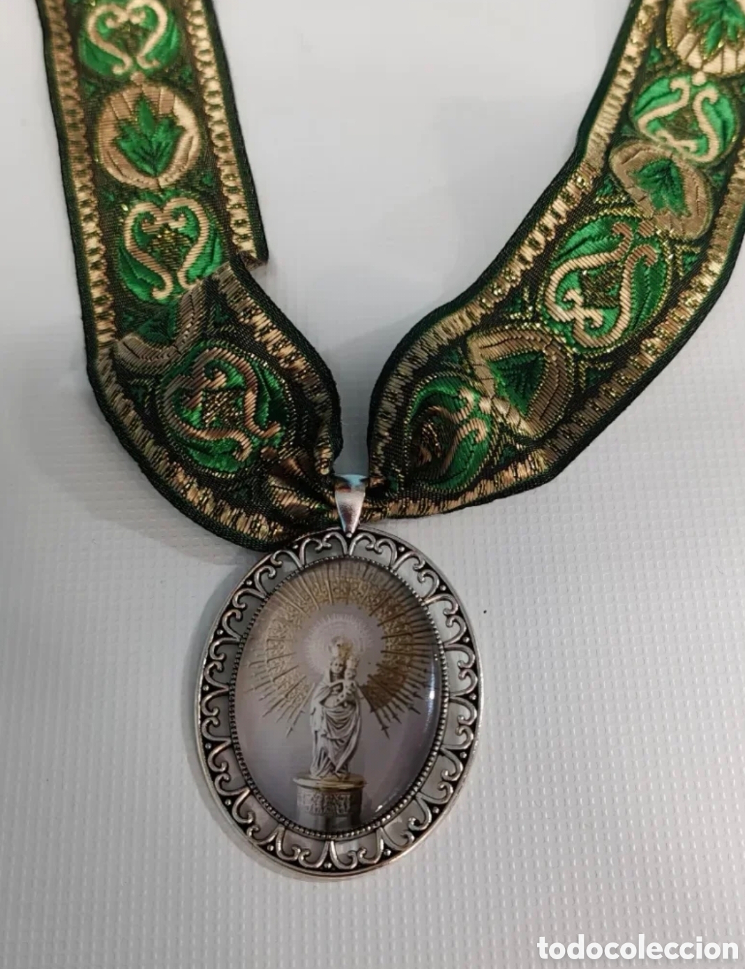 Antig&uuml;edades: Medalla virgen pilar con cinta - Foto 1