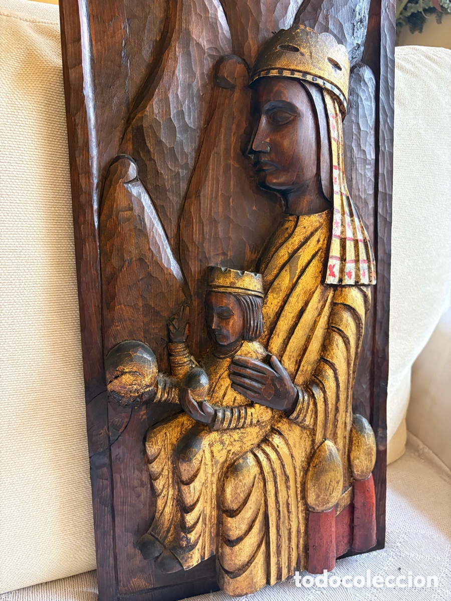 Antig&uuml;edades: Retablo Virgen de la Moreneta tallada en madera - Foto 2