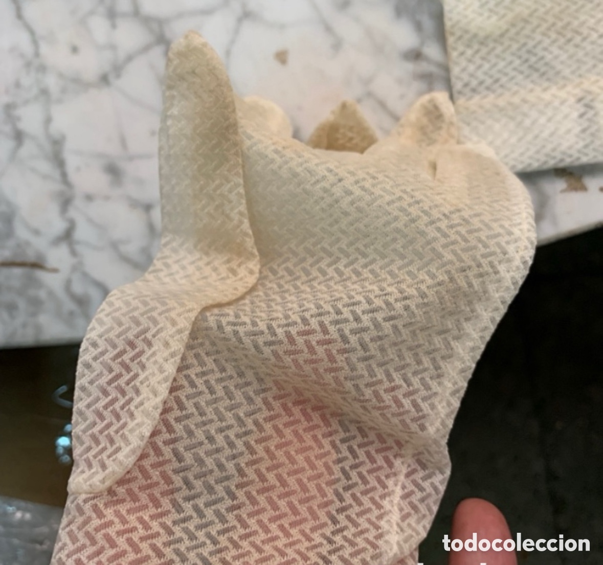Antig&uuml;edades: Lote antiguos guantes - Foto 2