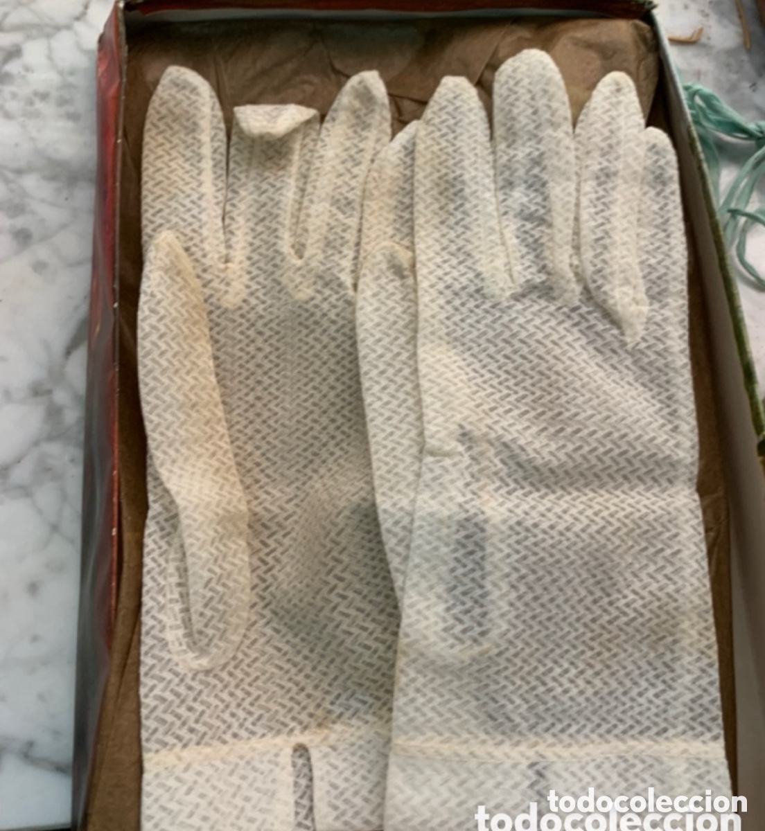 Antig&uuml;edades: Lote antiguos guantes - Foto 1