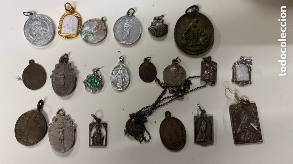 Antig&uuml;edades: Lote medallas religiosas - Foto 1