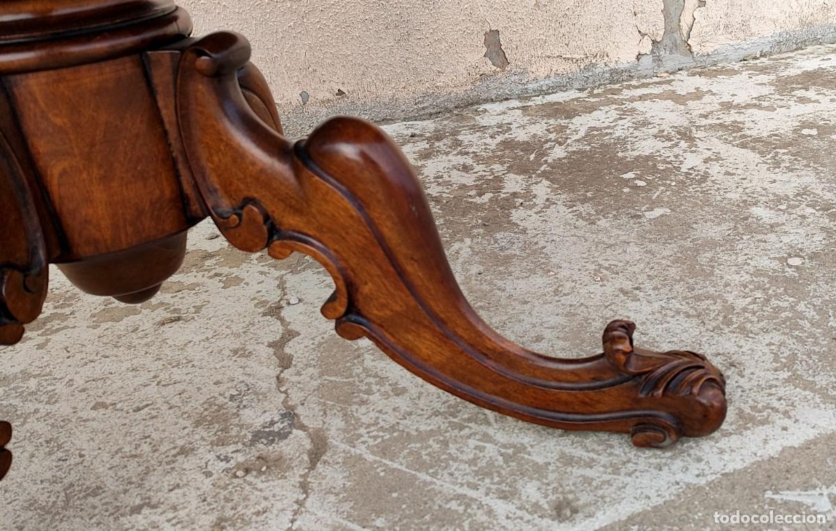 Antig&uuml;edades: Mesa de centro en madera tallada y marqueteria de raiz - Foto 7