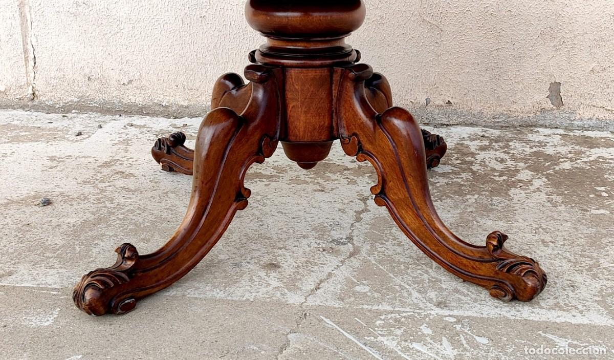 Antig&uuml;edades: Mesa de centro en madera tallada y marqueteria de raiz - Foto 8