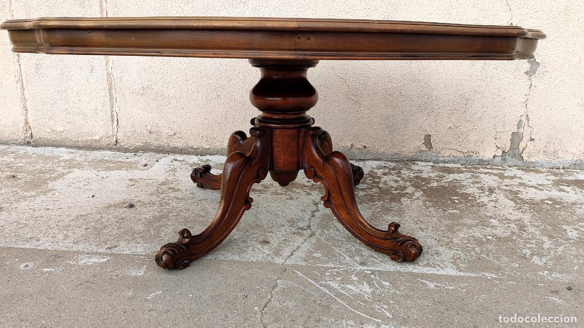 Antig&uuml;edades: Mesa de centro en madera tallada y marqueteria de raiz - Foto 9
