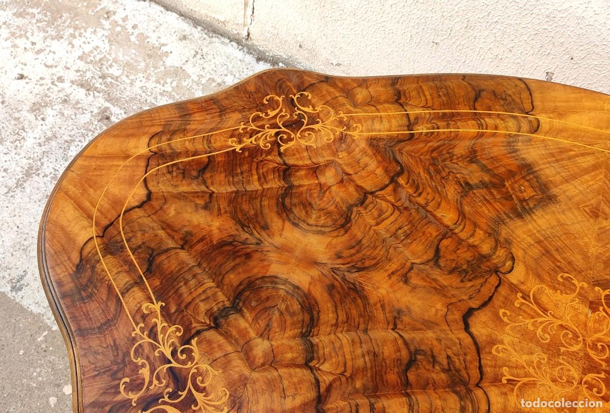 Antig&uuml;edades: Mesa de centro en madera tallada y marqueteria de raiz - Foto 10