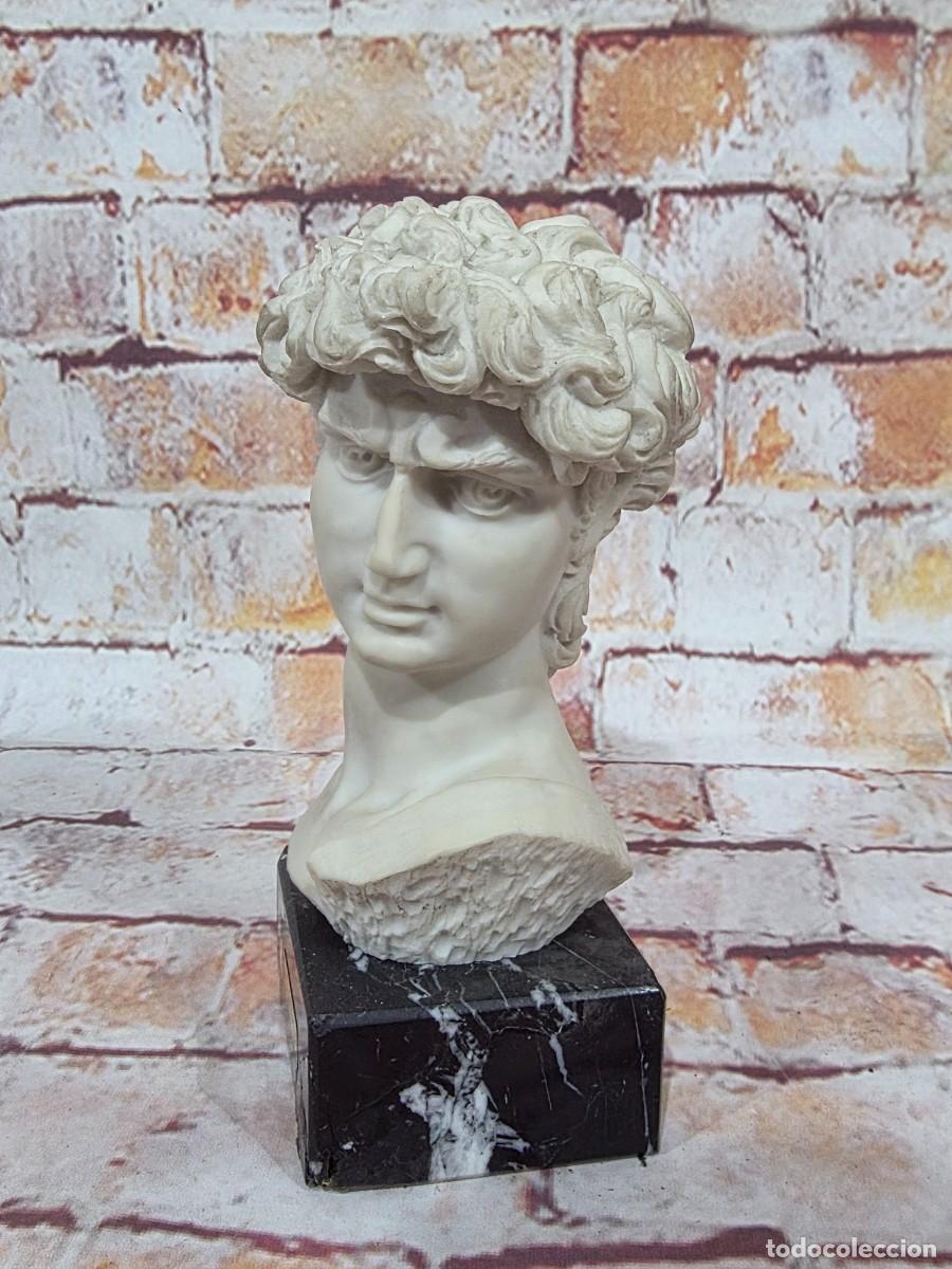 Antig&uuml;edades: Busto de David en resina sobre base de m&aacute;rmol - Foto 2