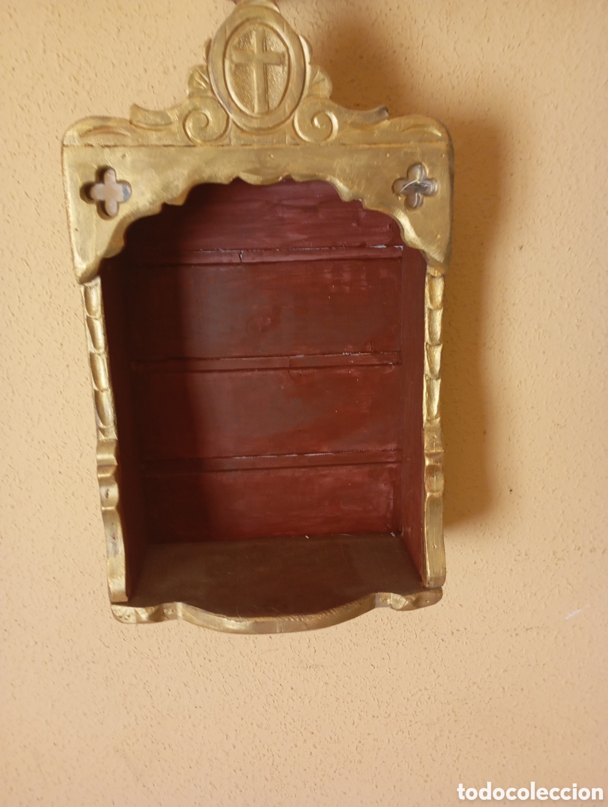 Antig&uuml;edades: Ugna o capilla de madera policromada - Foto 1