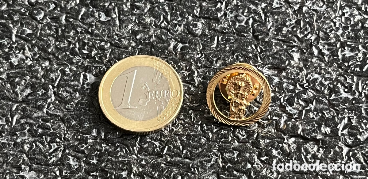 Antig&uuml;edades: Pin ba&ntilde;ado en oro de la virgen - Foto 5