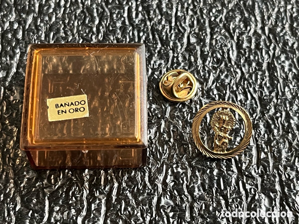 Antig&uuml;edades: Pin ba&ntilde;ado en oro de la virgen - Foto 1