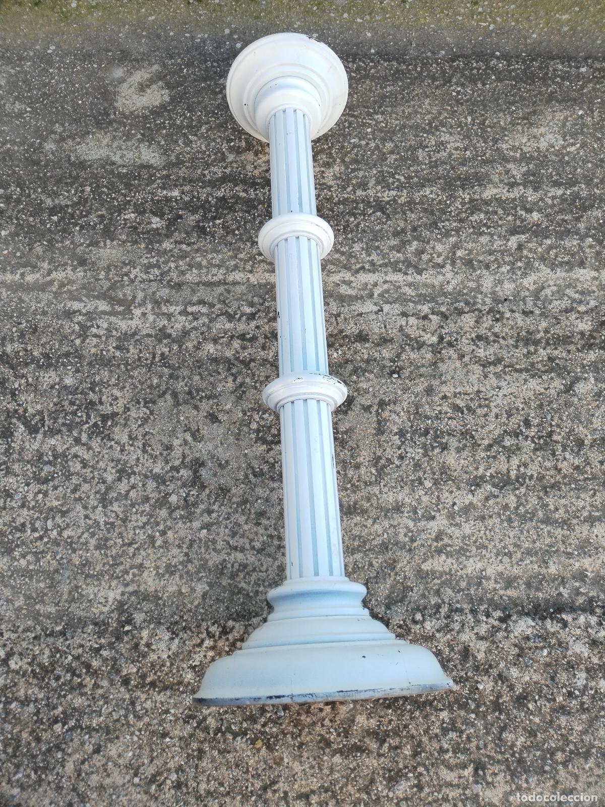 Antig&uuml;edades: columna peana de madera repintada - Foto 3