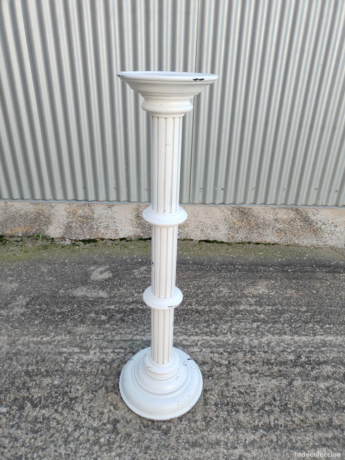 Antig&uuml;edades: columna peana de madera repintada - Foto 1