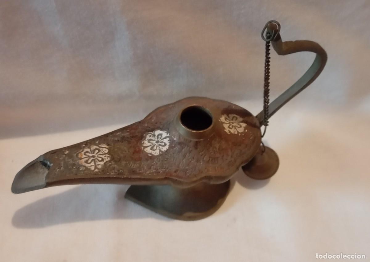 Antig&uuml;edades: L&aacute;mpara de aceite en bronce estilo Aladino. - Foto 8