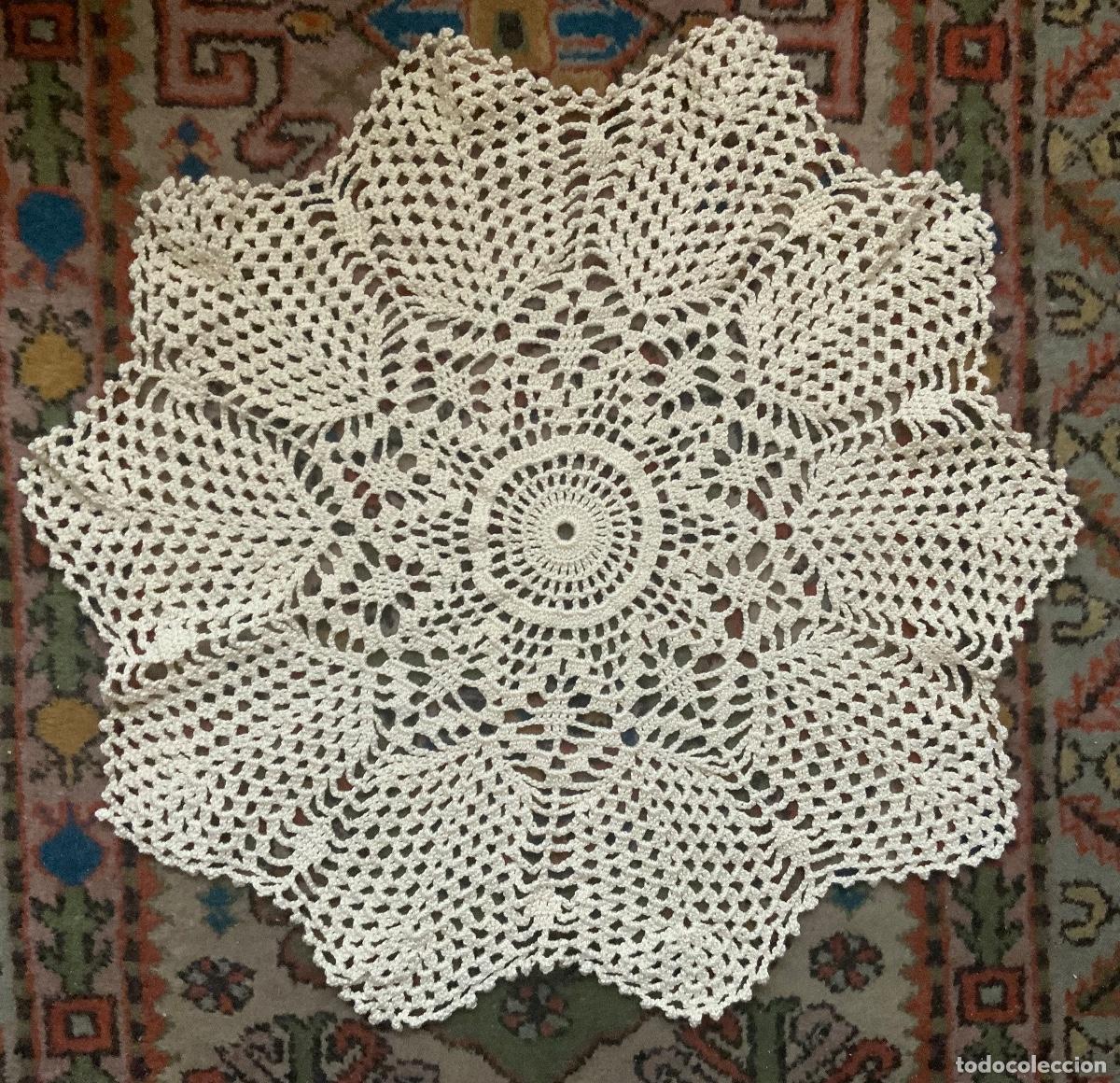 Antig&uuml;edades: ANTIGUO TAPETE DE GANCHILLO 50 cm - Foto 1