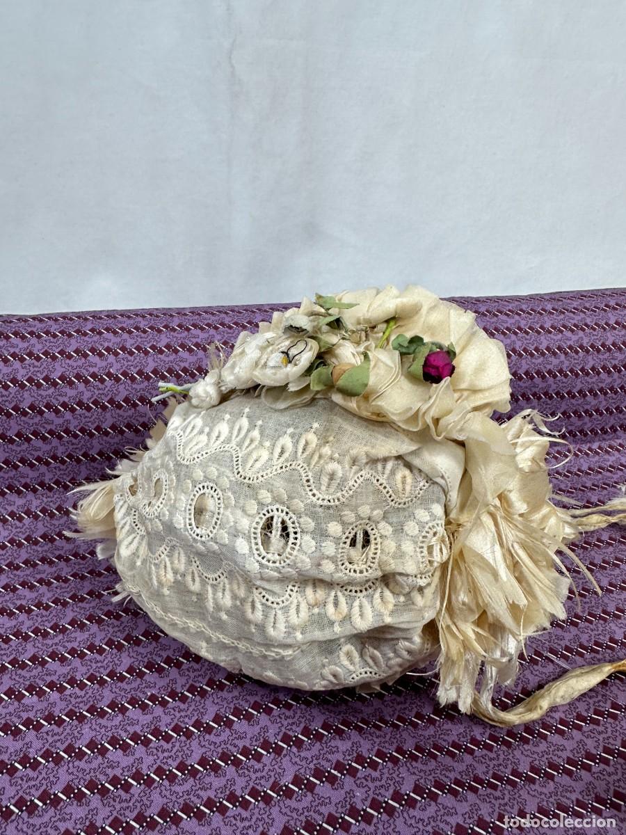 Antig&uuml;edades: Antiguo gorro de seda y flores - Foto 4