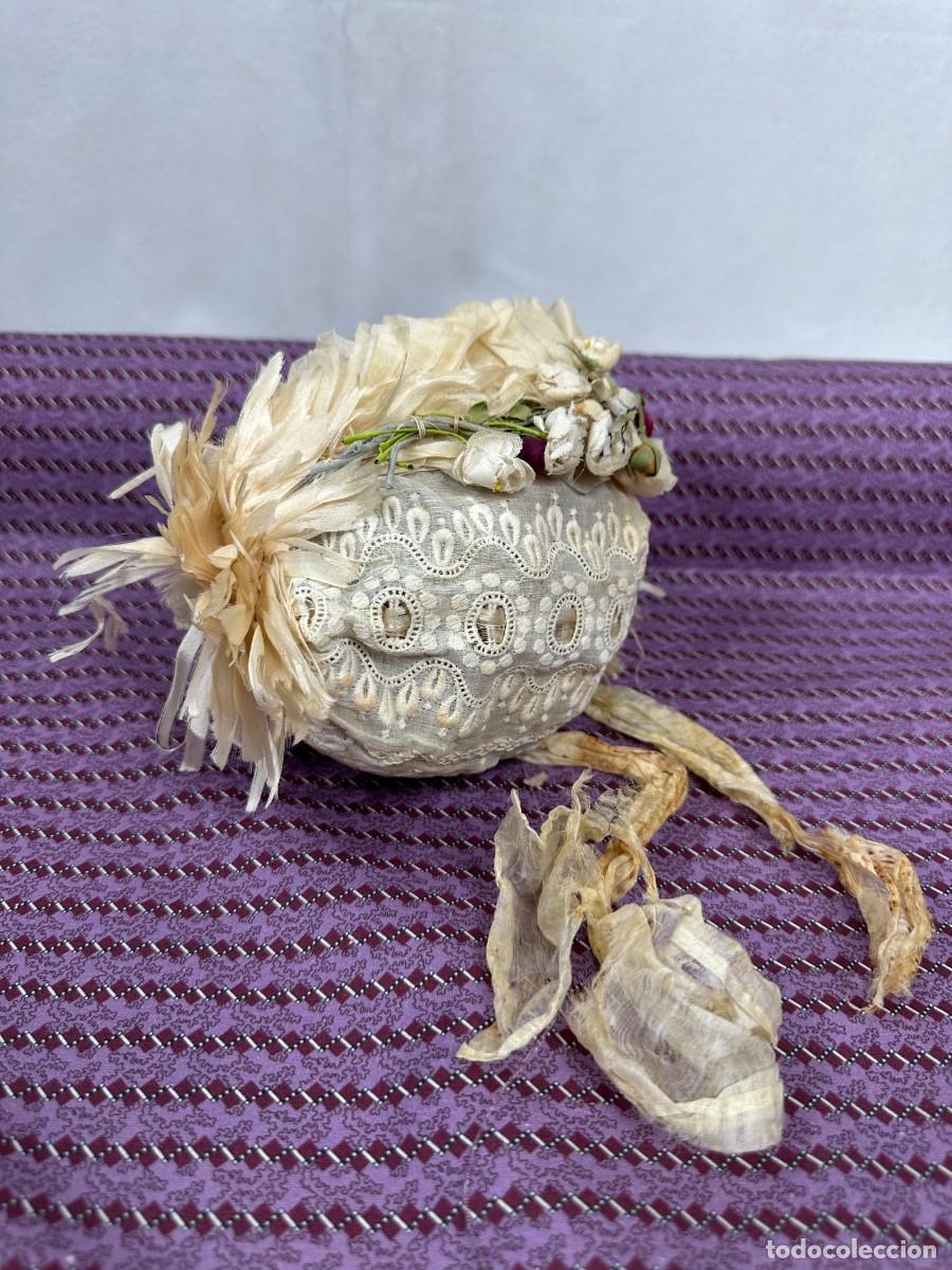 Antig&uuml;edades: Antiguo gorro de seda y flores - Foto 8