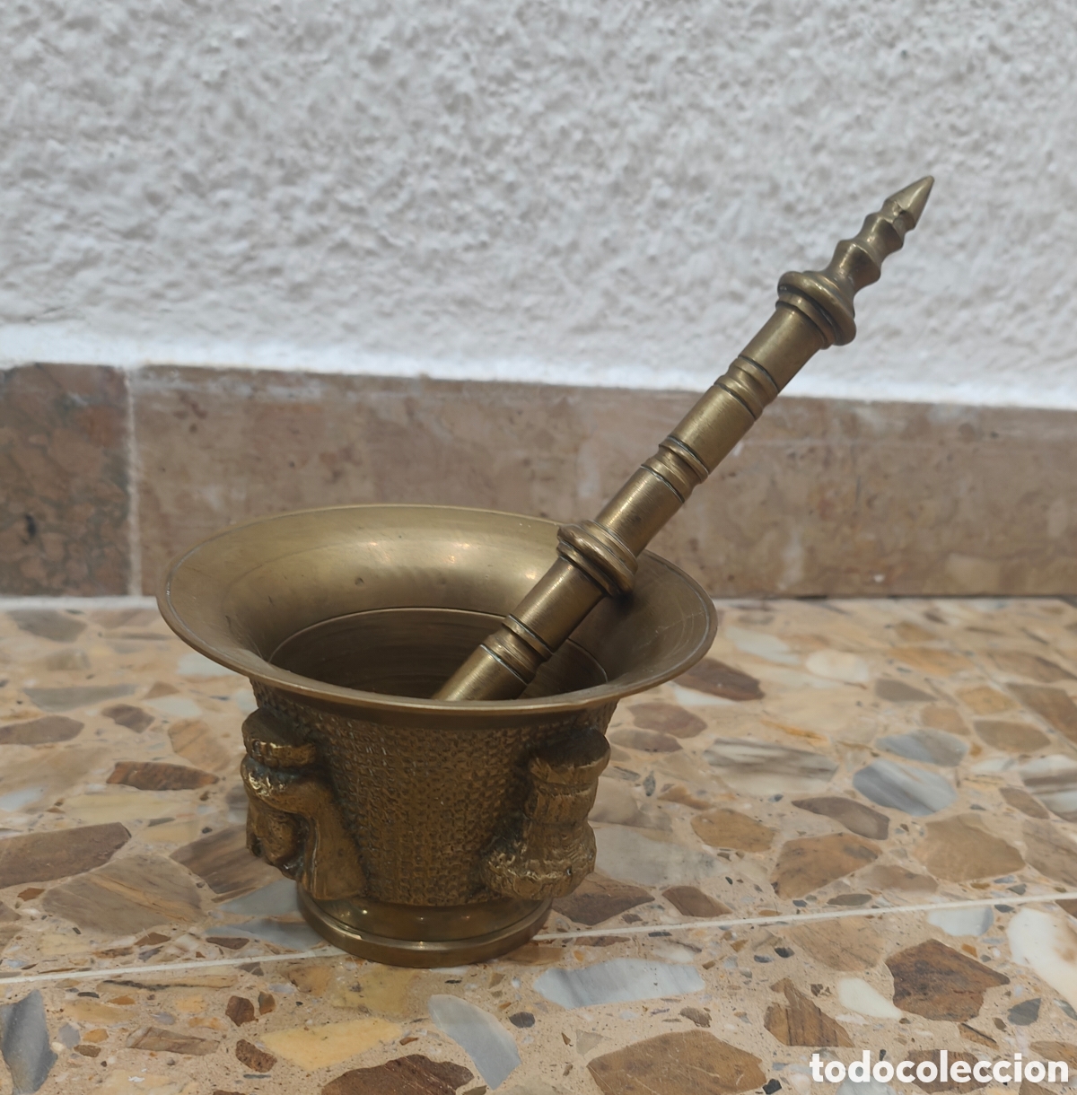 Antigüedades: Mortero de con mano decorativo