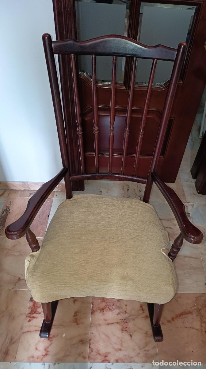 Antig&uuml;edades: Mecedora madera vintage - Foto 1