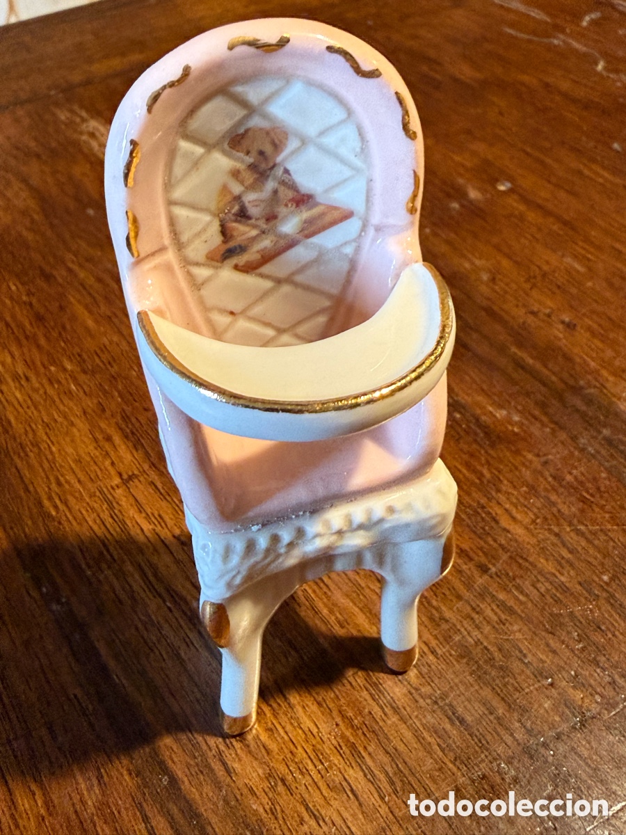 Antig&uuml;edades: Figura de porcelana, sillon - Foto 1