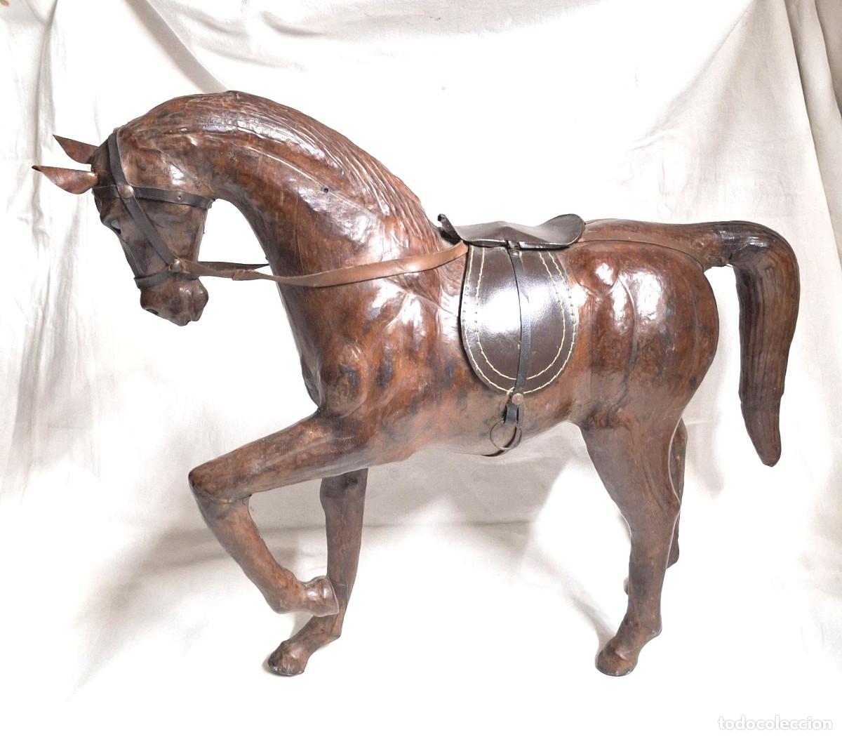 Antiguidades: Caballo de Cuero. Med. 43 cm