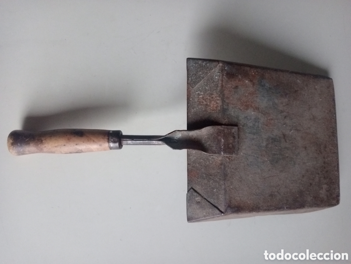 Antig&uuml;edades: Recogedor metal madera - Foto 2