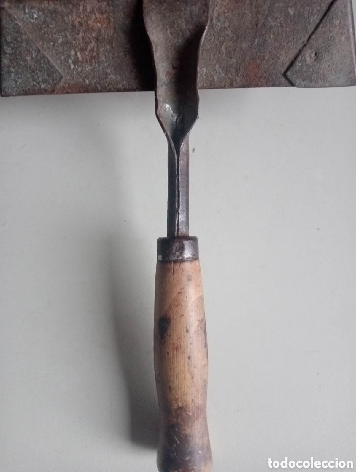 Antig&uuml;edades: Recogedor metal madera - Foto 3