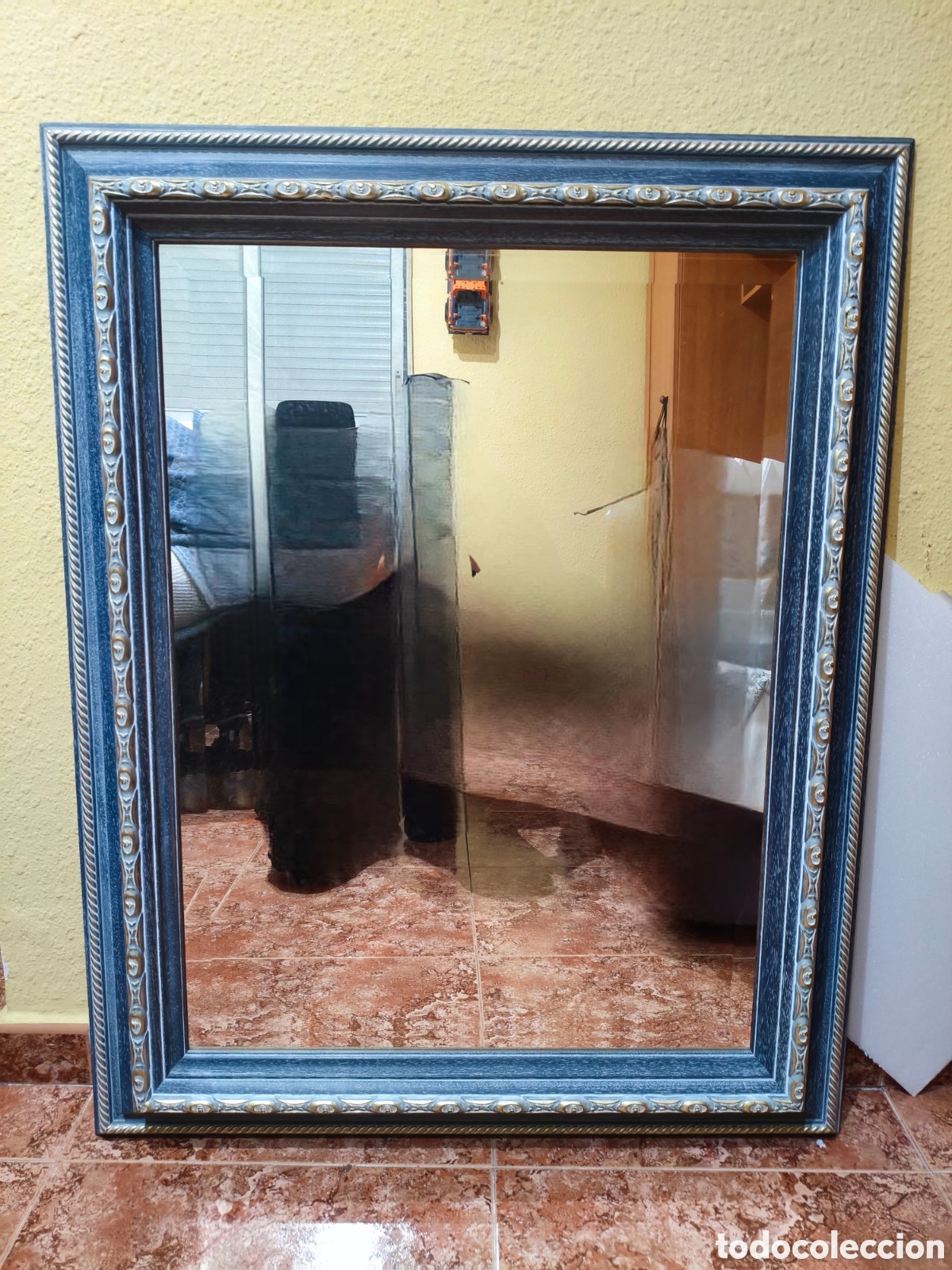 Antig&uuml;edades: Gran espejo con marco de madera 101 x 80 - Foto 1