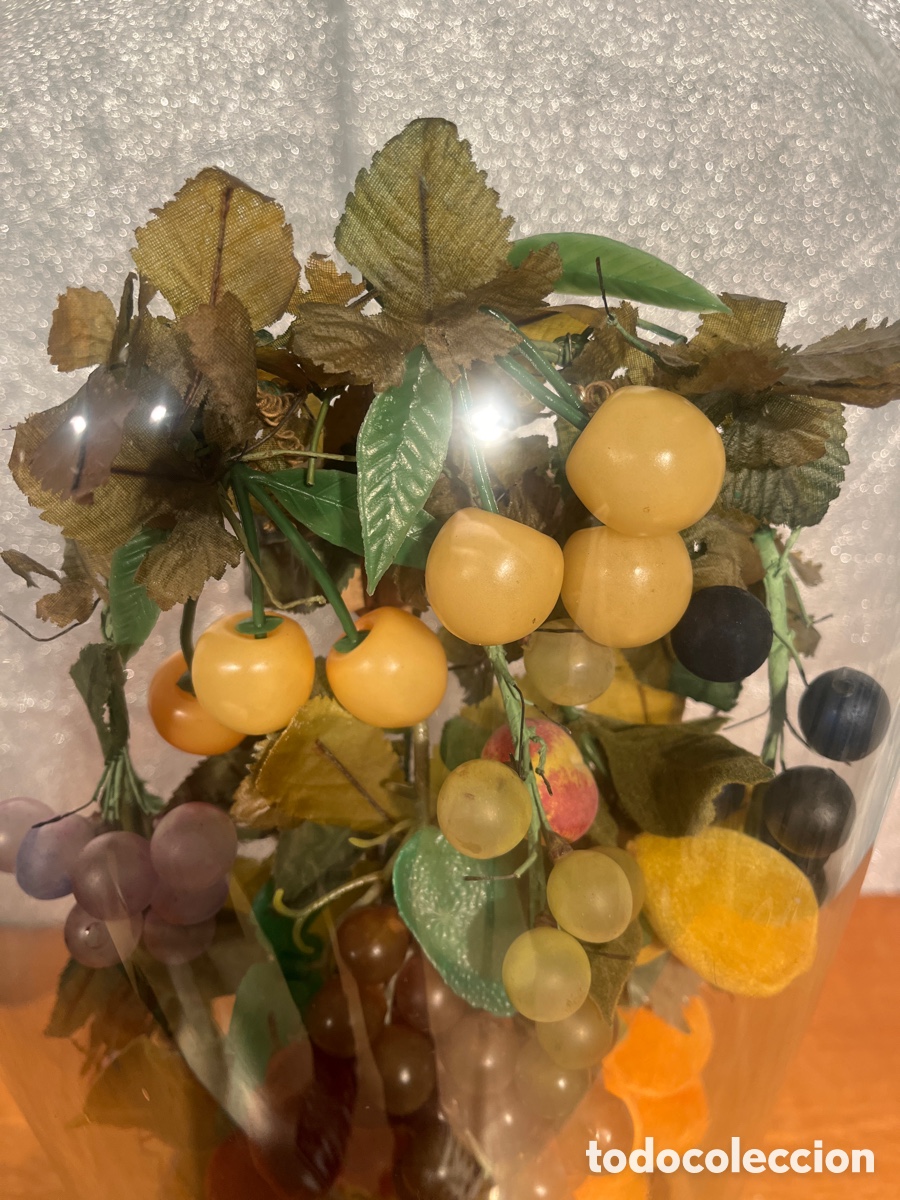 Antig&uuml;edades: Fanal con centro de flores y frutas - Foto 2