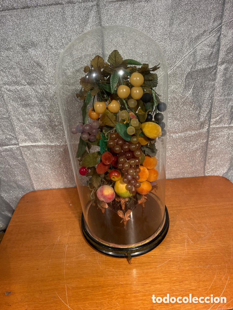 Antig&uuml;edades: Fanal con centro de flores y frutas - Foto 1