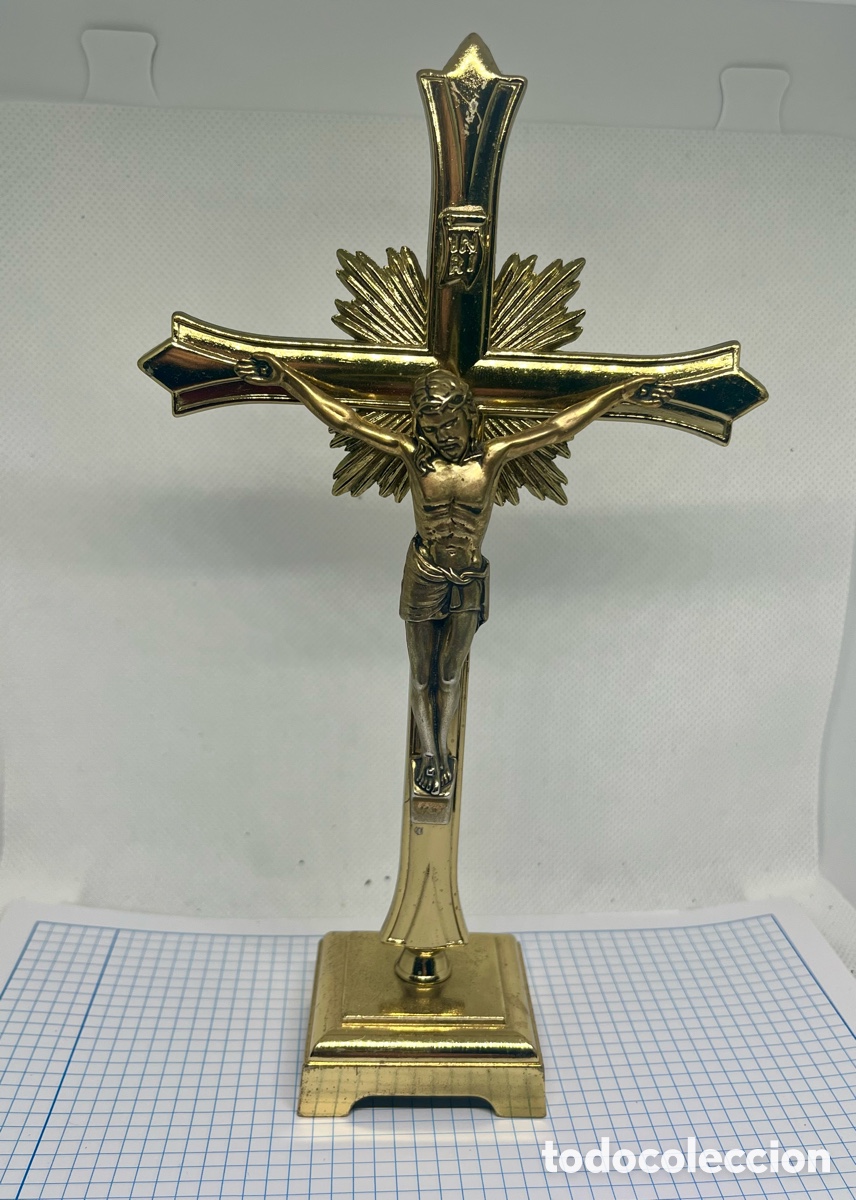 Antig&uuml;edades: CRUCIFIJO DE LAT&Oacute;N DE ALTAR - Foto 1