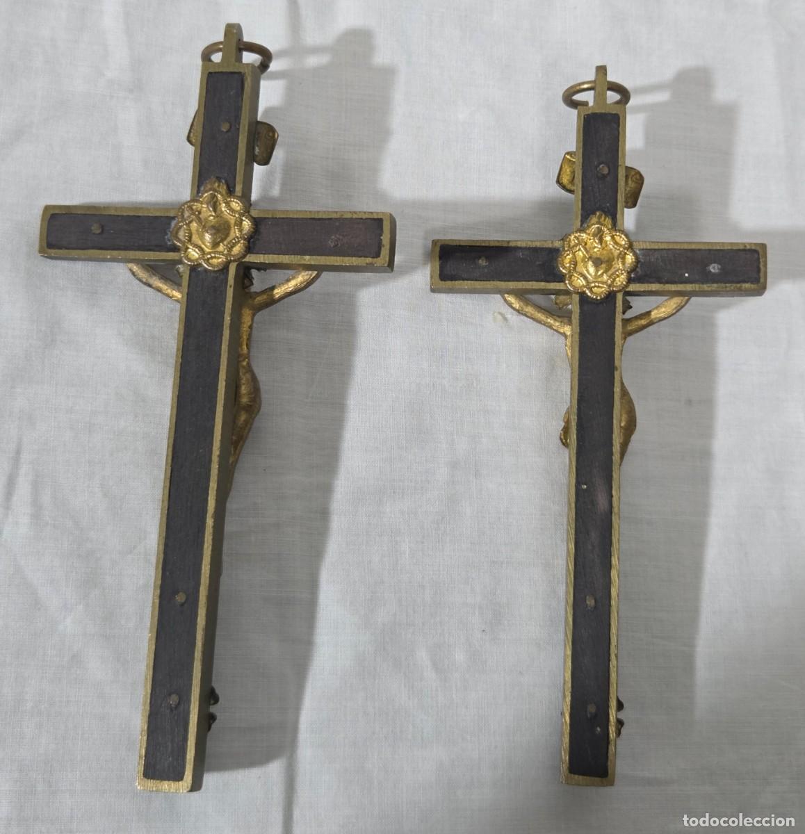 Antig&uuml;edades: Pareja de crucifijos en bronce y madera - Foto 10