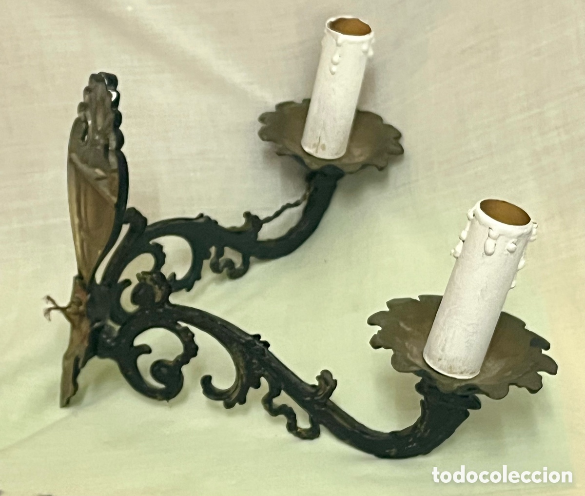 Antig&uuml;edades: APLIQUE MET&Aacute;LICO DE 2 BOMBILLAS - Foto 1