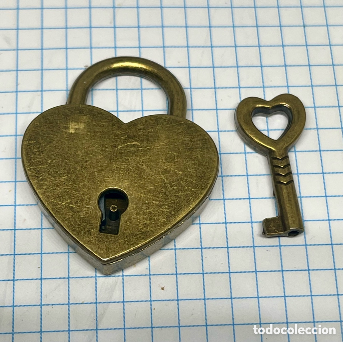 Antig&uuml;edades: CANDADO CON LLAVE Y FORMA DE CORAZ&Oacute;N BRONCE - Foto 1