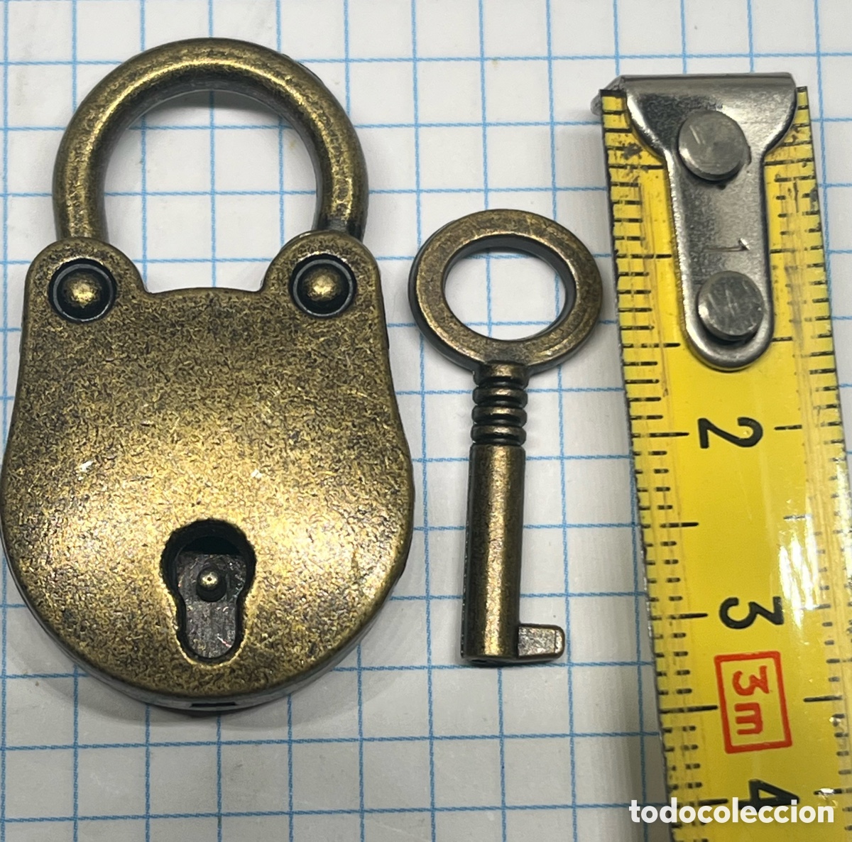 Antig&uuml;edades: CANDADO CON LLAVE DE BRONCE - Foto 2