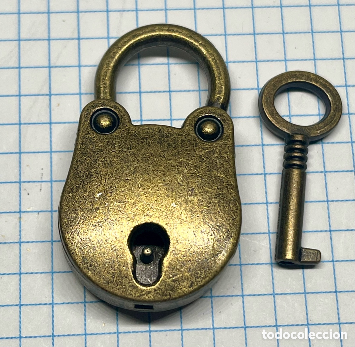 Antig&uuml;edades: CANDADO CON LLAVE DE BRONCE - Foto 1
