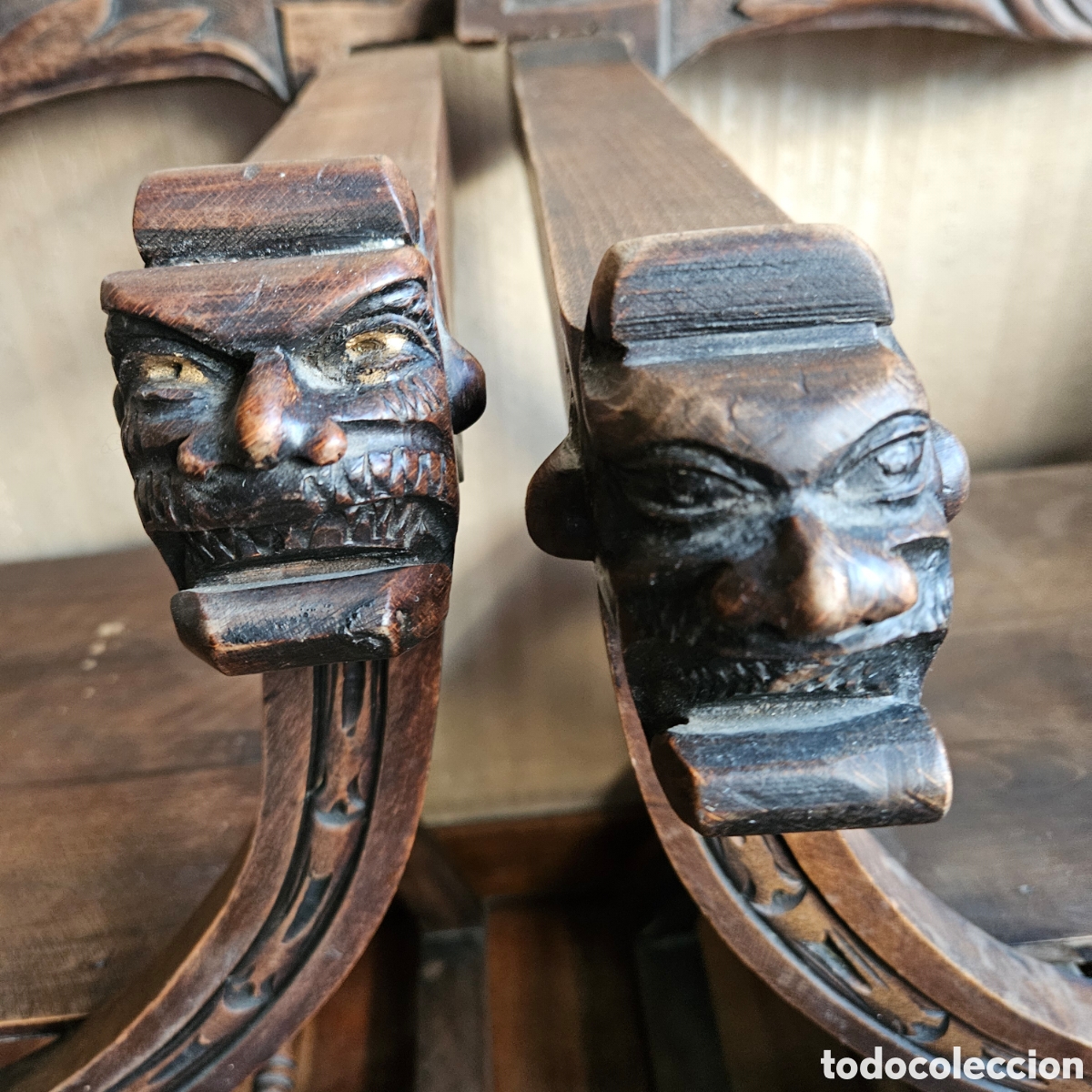 Antig&uuml;edades: Sillas jamugas de madera - dos piezas - Foto 3