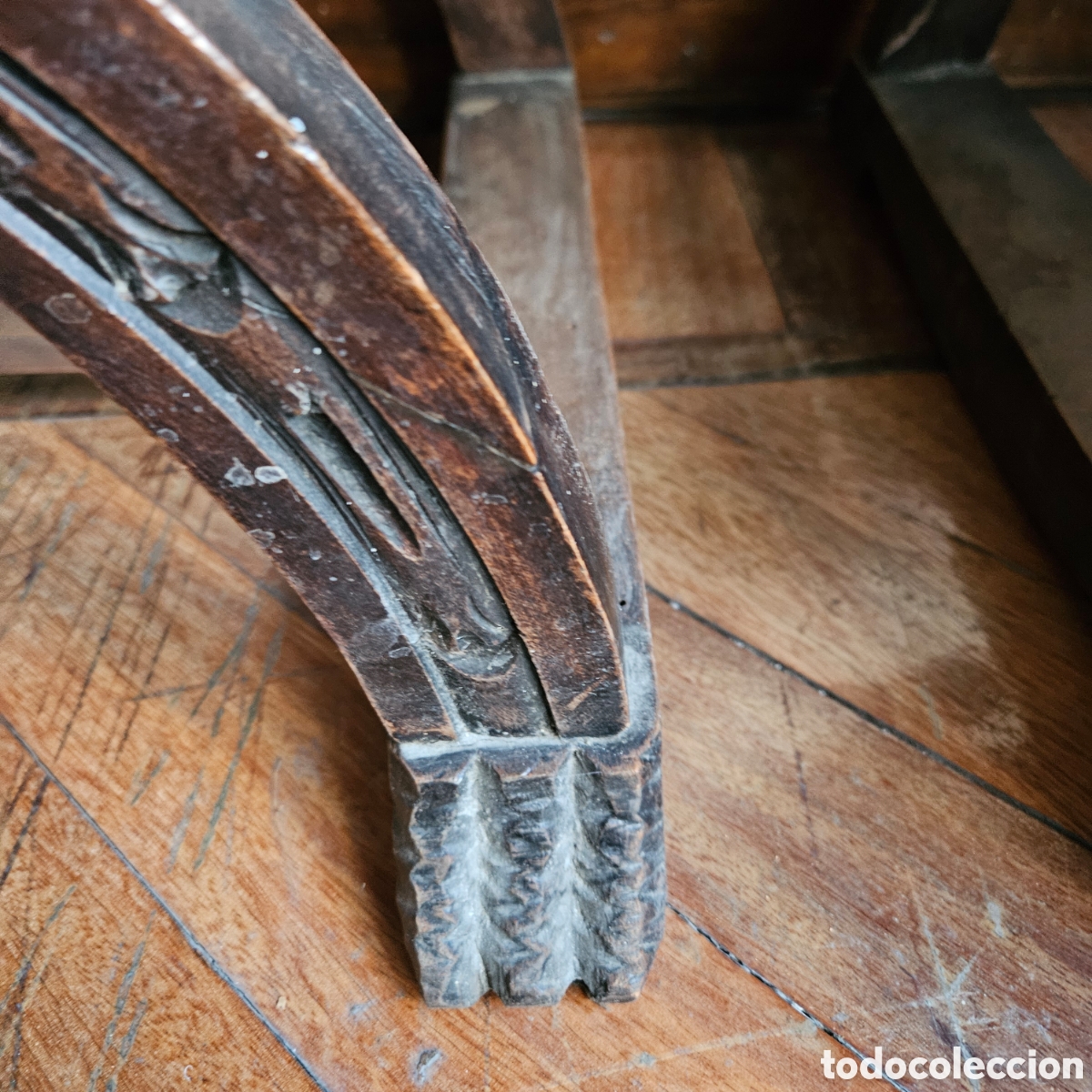 Antig&uuml;edades: Sillas jamugas de madera - dos piezas - Foto 4