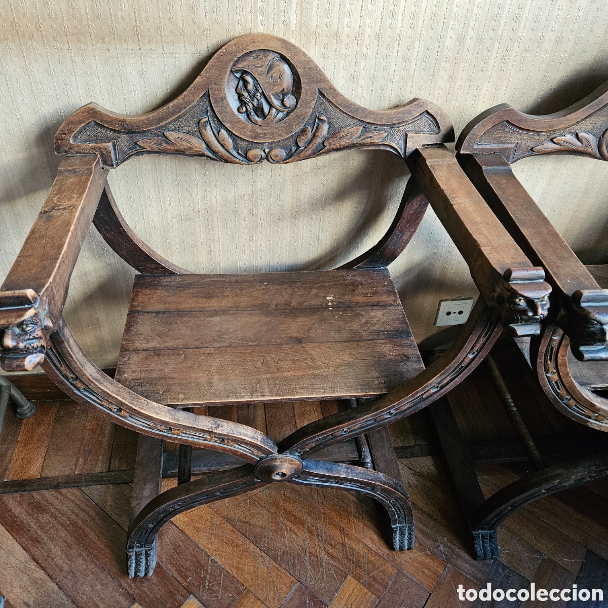 Antig&uuml;edades: Sillas jamugas de madera - dos piezas - Foto 5
