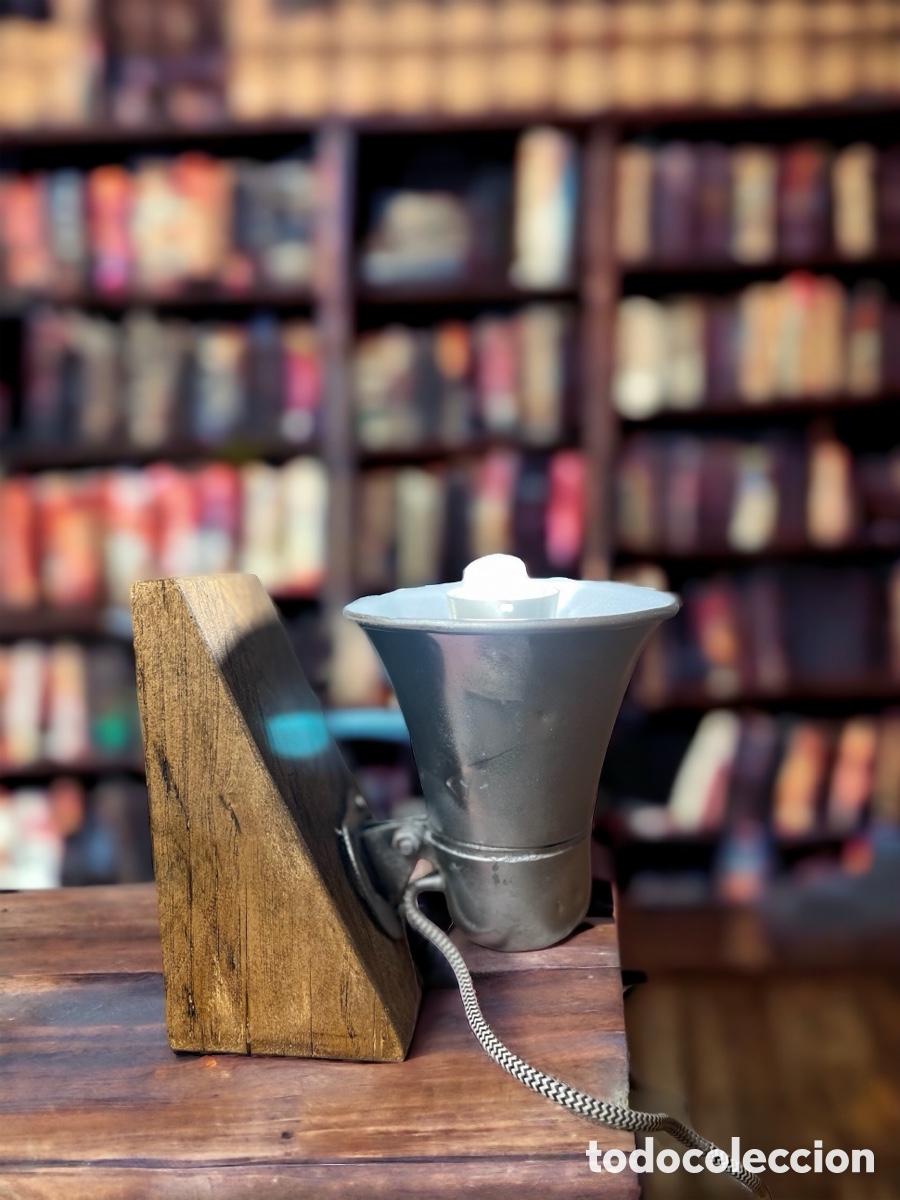 Antig&uuml;edades: L&aacute;mpara meg&aacute;fono y madera de casta&ntilde;o - Foto 3