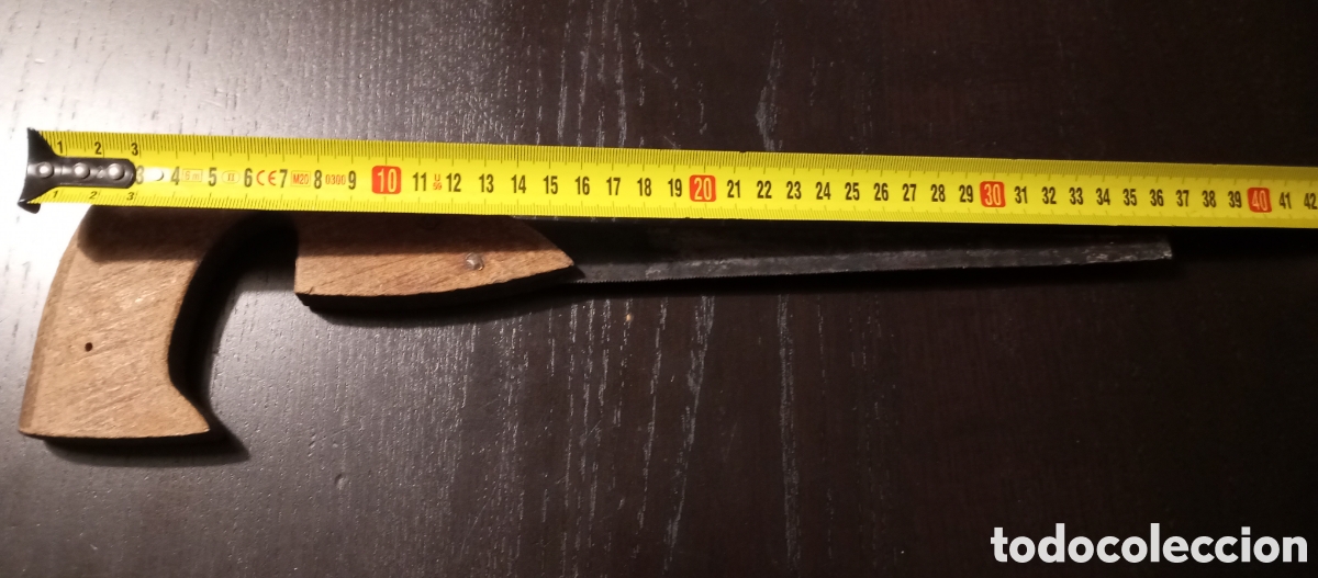 Antig&uuml;edades: Antiguo serrucho mango de madera - Foto 2