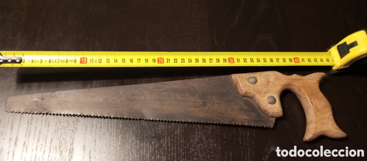 Antig&uuml;edades: Antiguo serrucho mango de madera - Foto 2