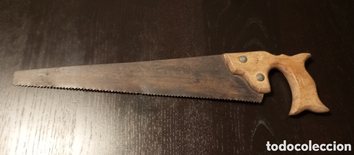 Antig&uuml;edades: Antiguo serrucho mango de madera - Foto 1